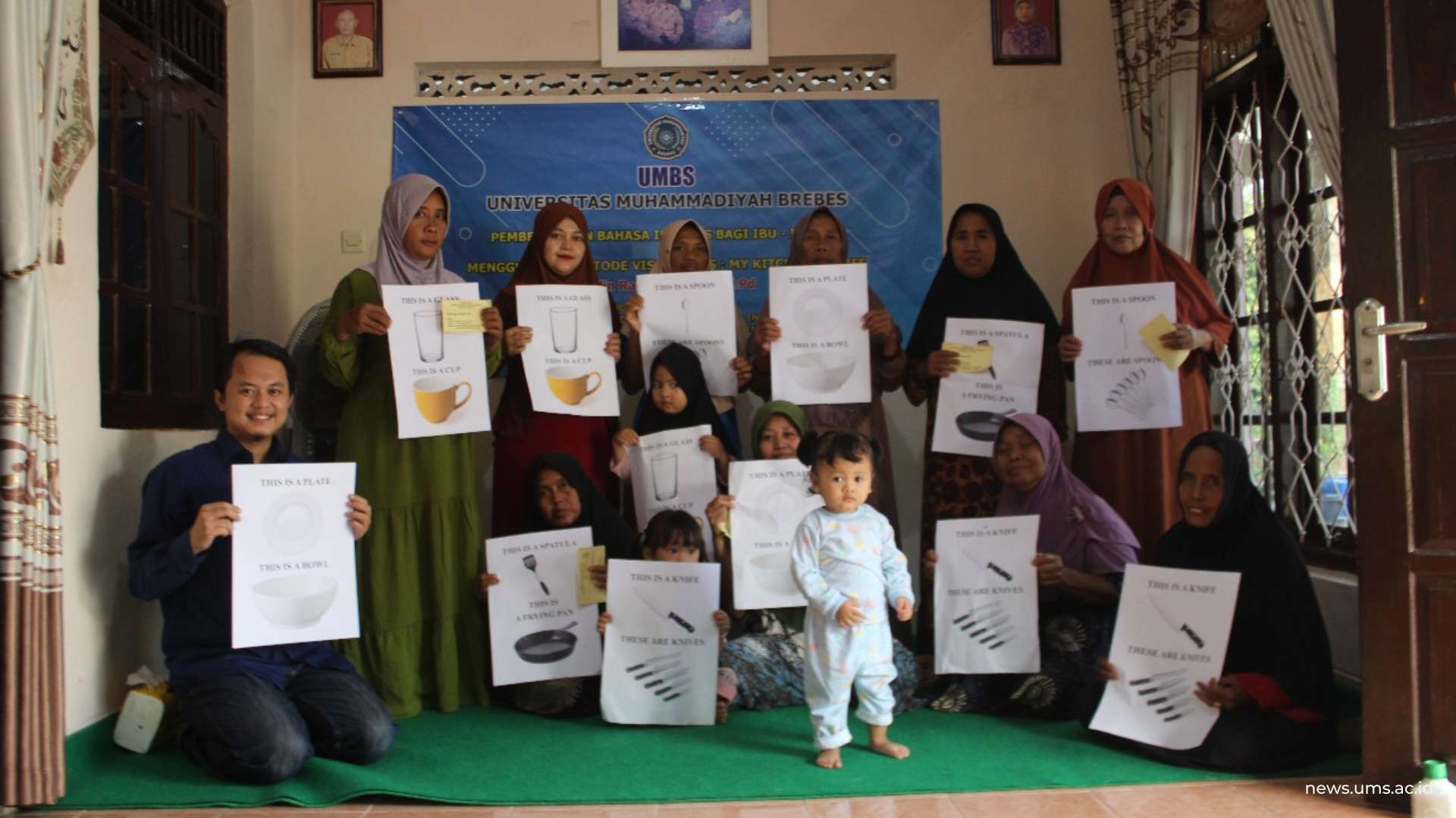 Belajar English di Dapur, Ibu PKK Pamengger Brebes Antusias Ikuti Pelatihan UMBS